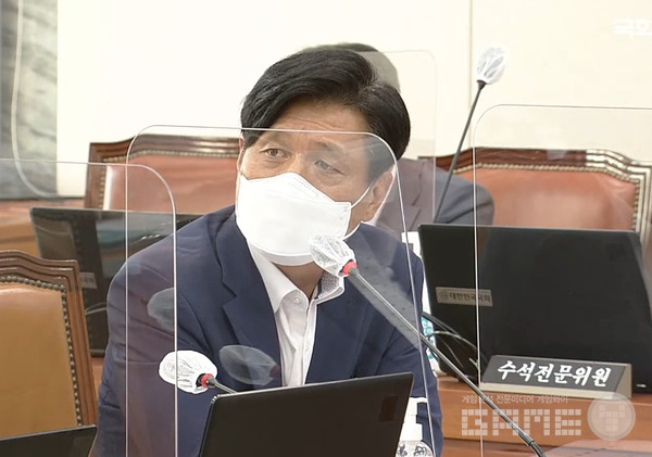 관련 질의를 하는 조승래 의원