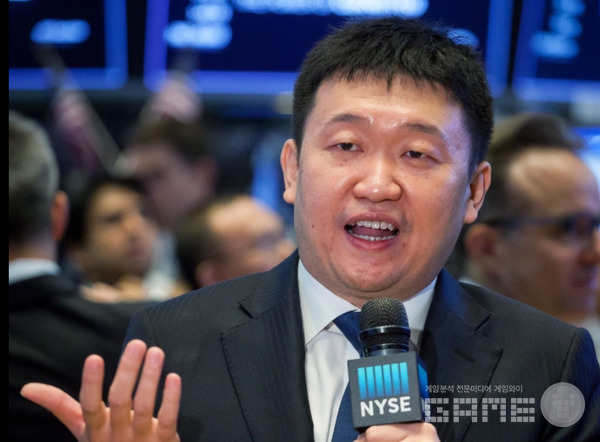 뉴욕증권거래소에서 인터뷰중인 포레스트리(Forrest Li) 회장, 사진=포레스트리 페이스북