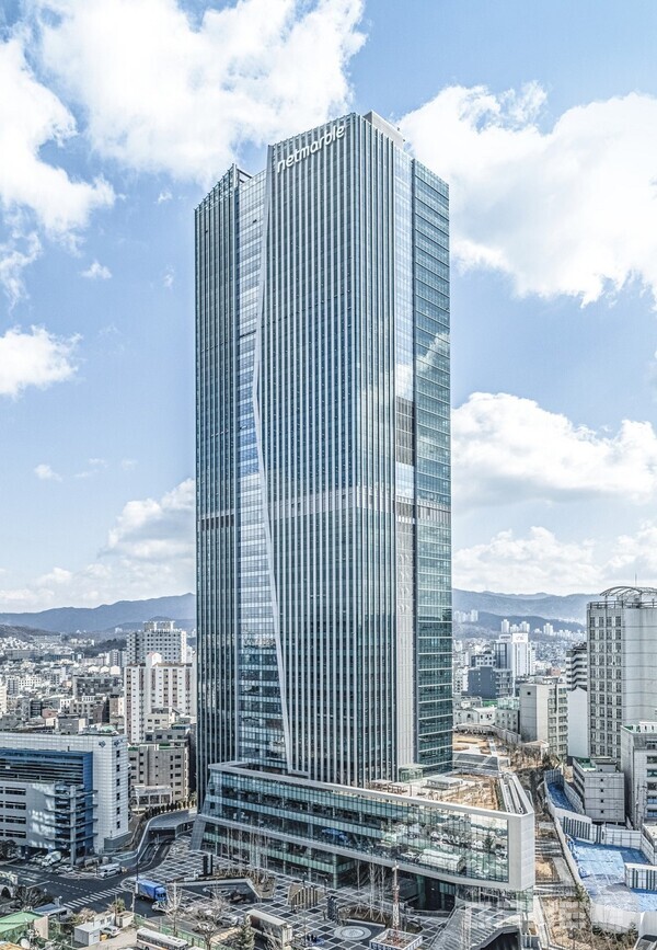 신사옥 지타워, 건물 일체형 태양광 발전시스템, 연료전지 시스템을 활용, 사진=넷마블제공