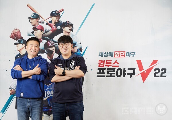 왼쪽부터 고희찬 사업부장, 홍지웅 제작 본부장, 사진 = 컴투스 제공