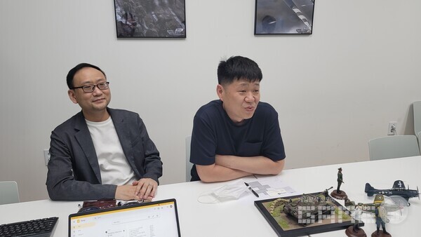 전쟁 관련 피규어로 가득한 빅브레이크게임즈 회의실, 게임와이 촬영