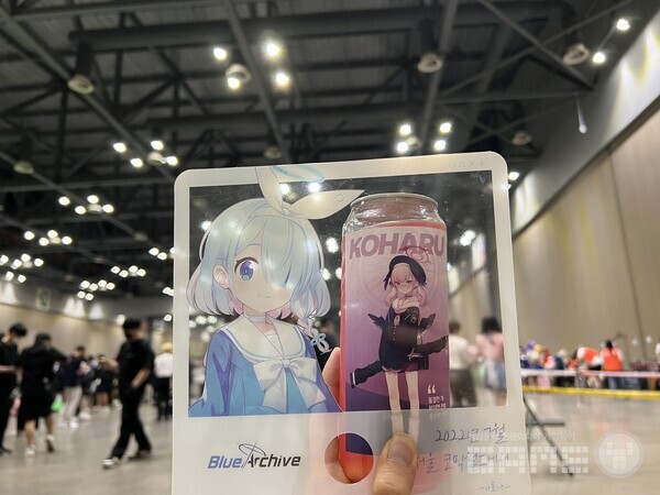 ‘코하루’ 음료 및 부채, 사진 = 넥슨 제공