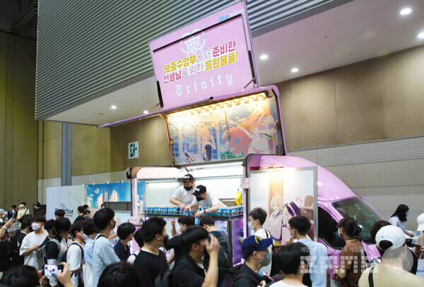 김용하 EPD, 차민서 PD 깜짝 방문, 사진 = 넥슨 제공