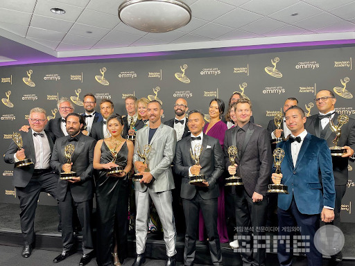 에미상 수상자 단체사진 / 라이엇게임즈