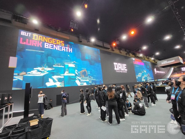 분주하게 준비하고 있는 스태프들 / 게임와이 촬영