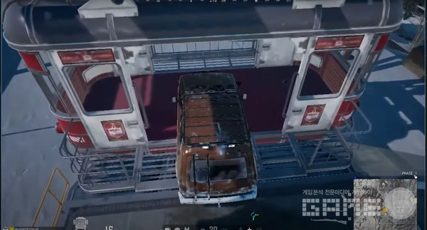 케이블 카에는 자동차도 탑승이 가능하다 /