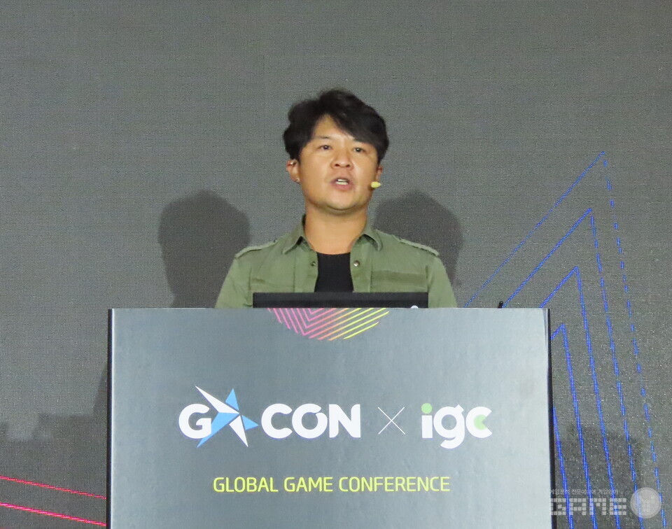 강연 중인 츠치모토 료조 이사