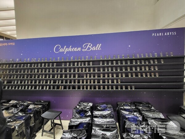 많은 모험가들이 연회가 끝날떄까지 자리를 지켰다 / 게임와이 촬영