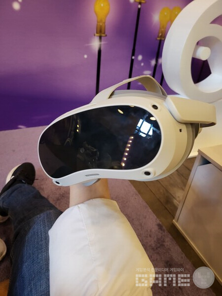 행사장에 오면 PICO VR 기기를 원하는만큼 착용할 수 있다 / 게임와이 촬영 