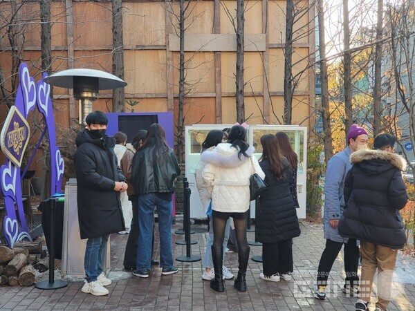 행사에 참여해 받은 코인을 사용하려는 모습이 보인다 / 게임와이 촬영 