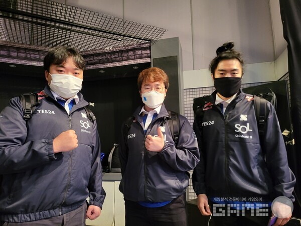 장비 세팅전 만난 DRX팀 선수단 / 게임와이 촬영