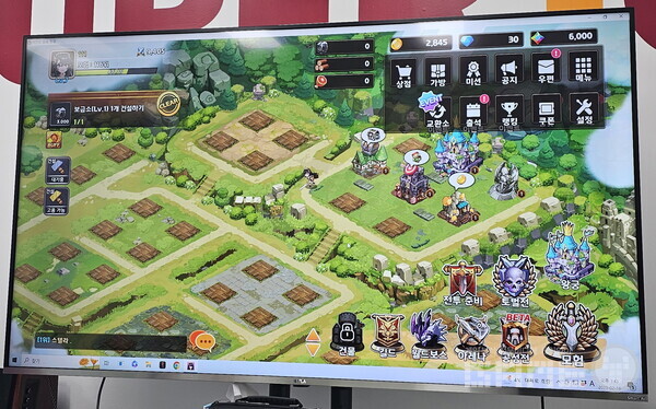 그 안에 MMOSLG처럼 성을 육성할 수 있는 요소가 존재한다.  /게임와이 촬영