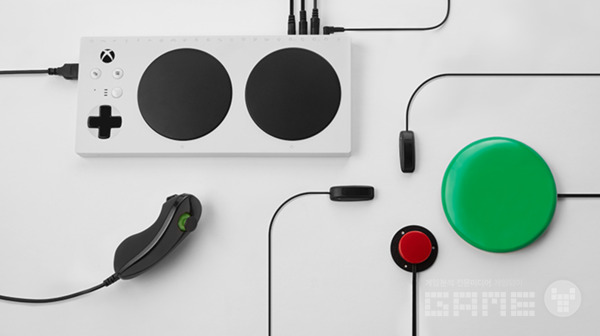 Xbox 어댑티브 컨트롤러(Xbox Adaptive Controller) /마이크로소프트