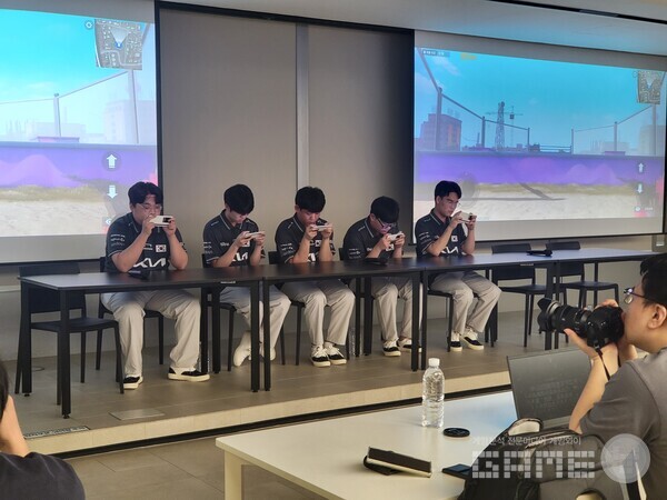 아시안게임 모드를 시연하고 있는 배그모바일 국가대표팀의 모습 / 게임와이 촬영 