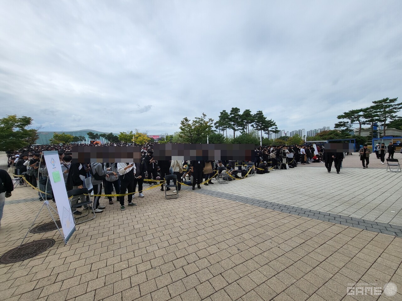 일러스타 페스 입장 대기열의 모습. 끝이 보이지 않는다 / 게임와이 촬영