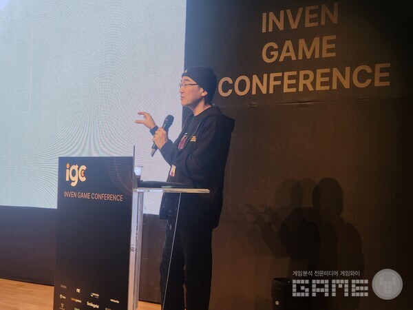 방문객들이 쉽게 이해할 수 있는 예시를 많이 들며 설명했다 / 게임와이 촬영