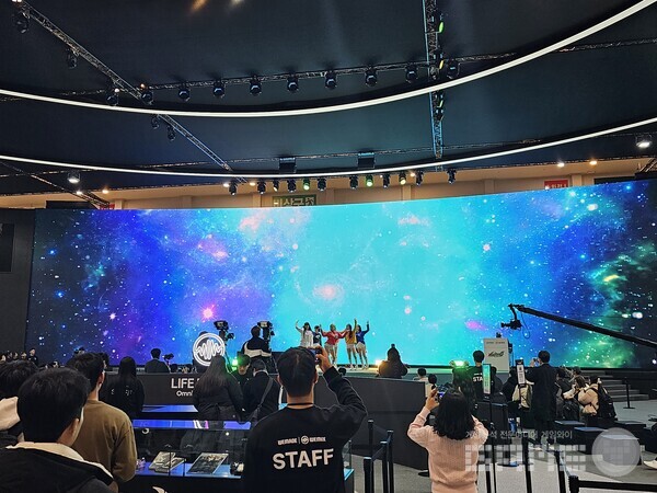 웨메이드 부스, 롯데자이언츠 치어리더 공연