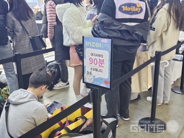 심즈 스타일 시뮬레이션 게임 '인조이' 부스 /게임와이 촬영