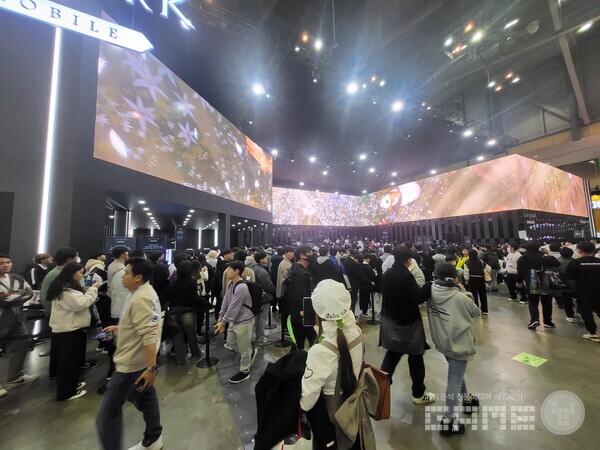 움직이기만 해도 숨이 턱 막히던 로아 모바일 부스 / 게임와이 촬영