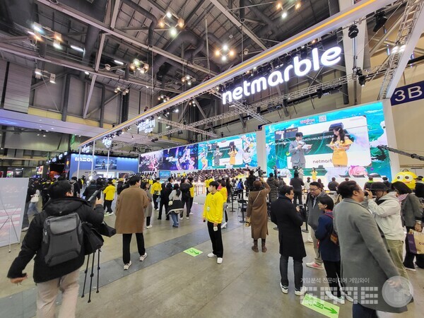 항상 부스를 깔끔하게 준비하는 넷마블 부스의 전경 / 게임와이 촬영