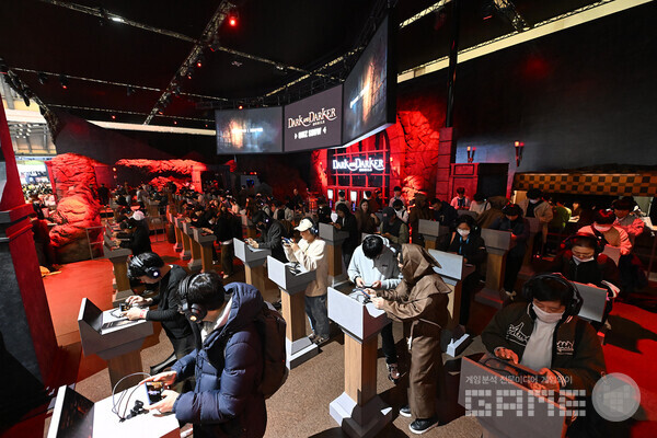 지스타 2023 '다크앤다커 모바일' 시연 /크래프톤