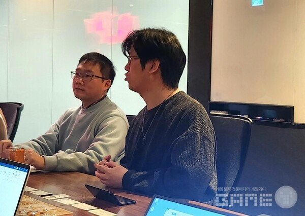 (왼쪽부터) 이동기 테크니컬 디렉터, 김형태 시프트업 대표 / 게임와이 촬영