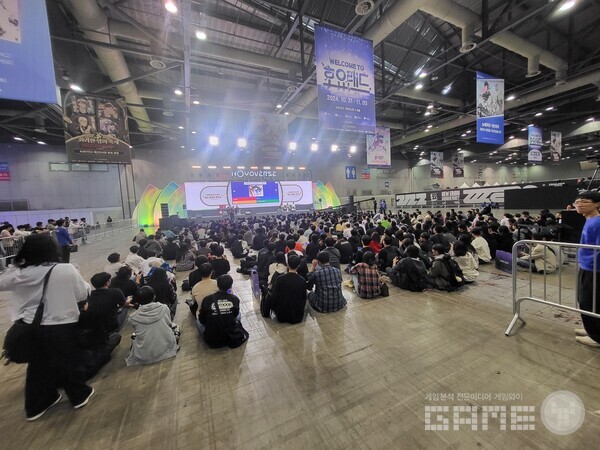 무대 프로그램도 정말 많은 이용자들이 보러오기에 약간의 대기가 필요하다 / 게임와이 촬영