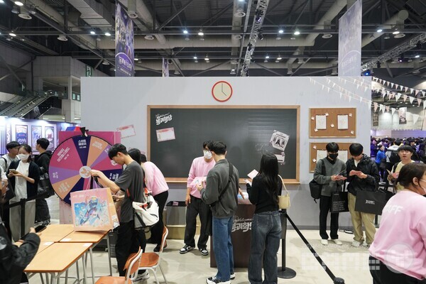 학당의 느낌을 잘 살려낸 붕괴3rd의 부스 / 게임와이 촬영