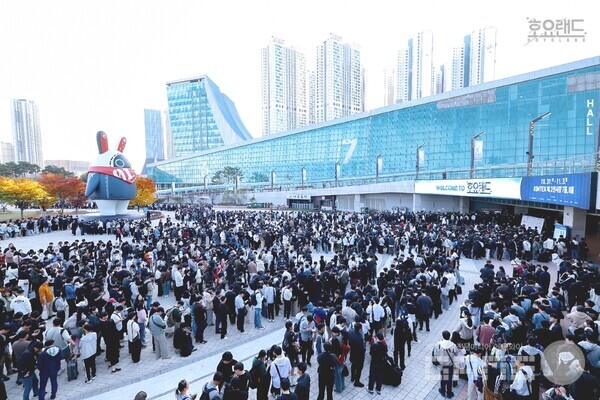 ‘Welcome 호요랜드’ 5만 명 이상 다녀가며 마무리 /호요버스