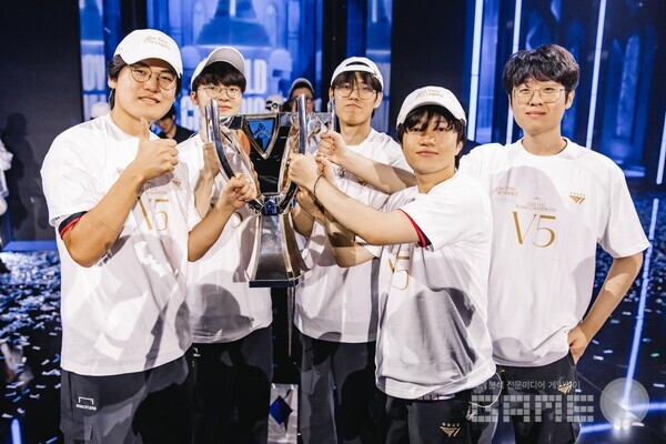 2024년 LoL 월드 챔피언십 우승을 차지한 T1 /라이엇 게임즈