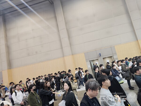 그리프라인 '명일방주: 엔드필드' 부스 /게임와이 촬영