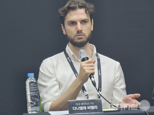 엠바크 스튜디오 스벤 그런드버그 디렉터(우)와 다니엘레 비텔리 피디 /게임와이 촬영