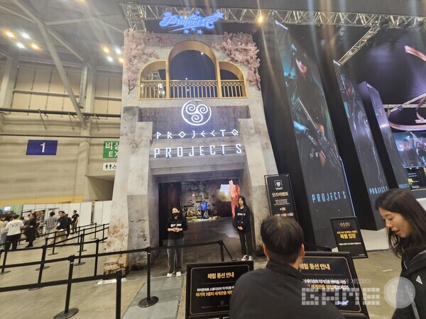 거대한 위용을 풍기는 지스타 2024 라이온하트 부스 /게임와이 촬영