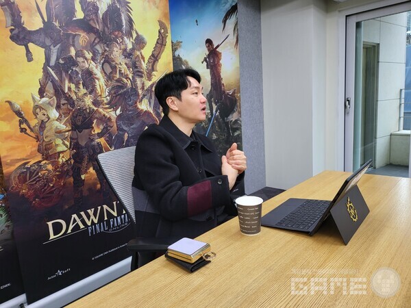 7.2버전부터 동시 번역을 준비해, 다음 확장팩부터는 동시 패치가 될 수 있도록 하는 것이 목표라 말했다 / 게임와이 촬영