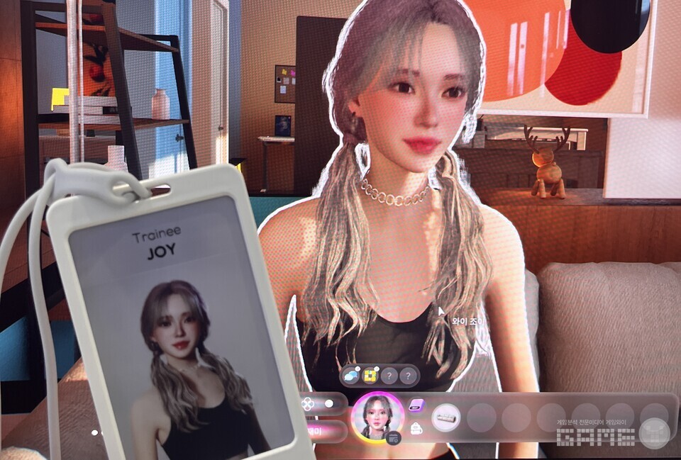 인조이 플레이 화면과 사원증 / 게임와이 촬영