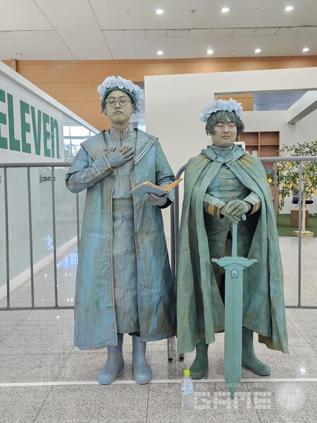 진심을 다하는 이들의 표정은 행복해 보였다. 