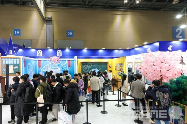 ‘Welcome To Academy Nebula’ 부스 전경. AGF 개막 첫날, ‘프로젝트 C’ 부스에 유저 행렬이 이어지고 있다. 프로젝트C /라이온하트