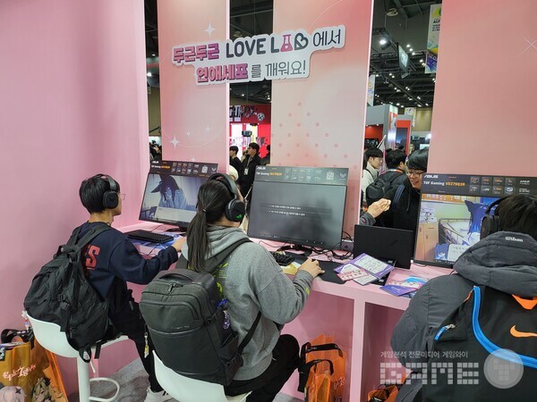 러브랩부스에서는 사니양 연구실의 데모버전을 플레이해볼 수 있었다 / 게임와이 촬영