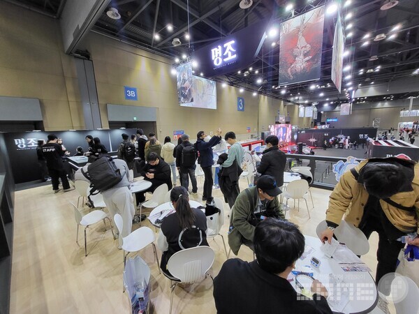 레벨 70부터 들어올 수 있는 2층 VIP 라운지의 모습 / 게임와이 촬영