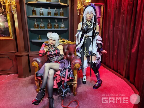 포토존에서는 코스어들과 함께 사진을 찍을 수도 있었다 / 게임와이 촬영