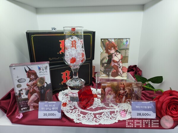 작년의 인기에 힘입어 레드 후드 관련 굿즈도 준비됐다 / 게임와이 촬영 