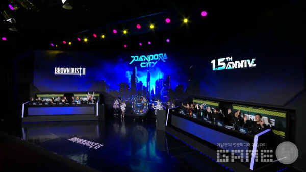 브라운더스트2 개발진은 방송을 통해 이용자들과 실시간으로 소통하는 모습을 보였다 / 출처 브라운더스트 2 유튜브