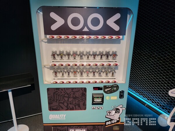 자판기안에 굿즈를 넣어놓은 재미있는 모습도 볼 수 있다 / 게임와이 촬영