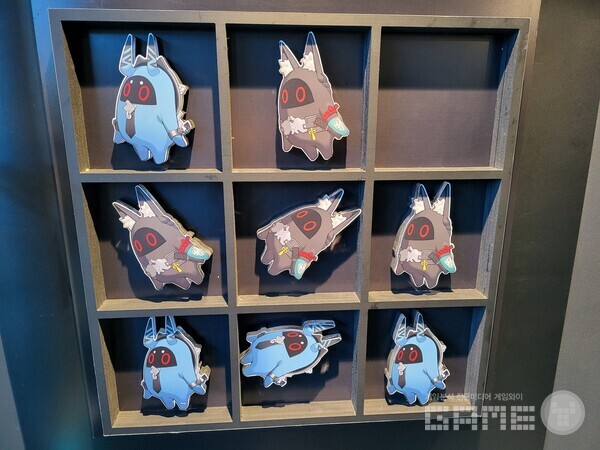 틱택토 게임에서 승리하면 굿즈를 얻을 수 있다 / 게임와이 촬영