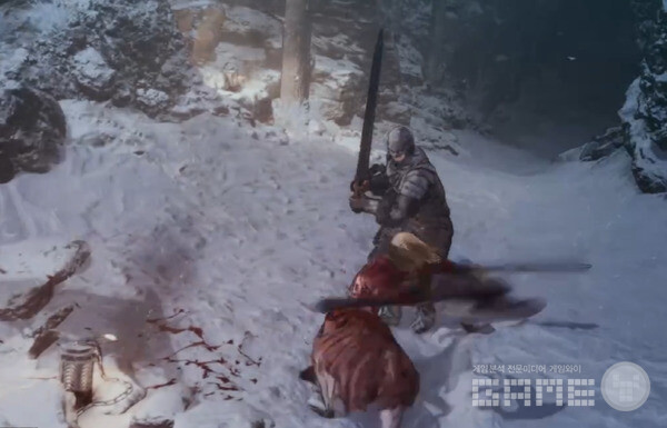 강 공격이 잘 먹힌다. 그리고 공격 타이밍에 막기나 피하기를 하면 된다. 퍼스트 버서커 카잔 /게임와이 촬영