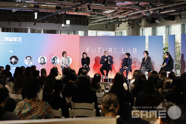 스마일게이트 퓨처랩은 지난 2월 8일 스마일게이트 캠퍼스 로비에서 열린 ‘교육의 배신, 미래는 지금 여기 있어요’ 컨퍼런스를 성황리에 진행했다고 10일 밝혔다. 