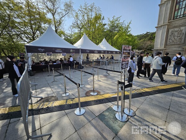 공연 끝나고 특전이 지급된다고 되어 있었는데, 다행히 바로 받을 수 있었다 / 게임와이 촬영