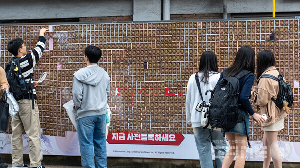 세븐나이츠 리버스 성수동 필오프 광고의 현장 / 넷마블 제공