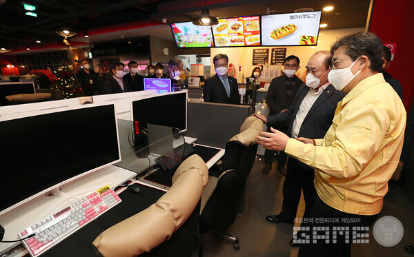 2021년은 코로나가 절정이던 시기다. 새학기와 코로나-19의 재확산 조짐으로 하락세가 이어졌다.