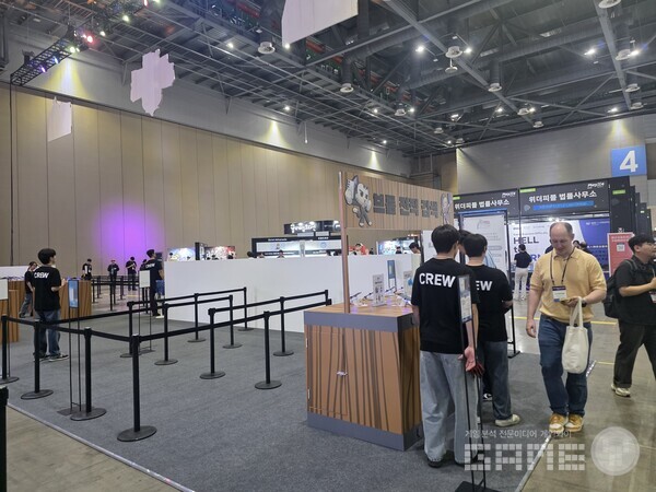 브롤 전적 검색에는 신형 갤럭시S 25엣지가 사용된다. 